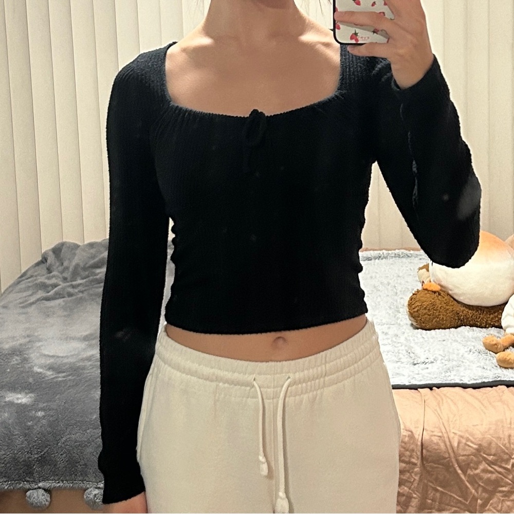 HOLLISTER black long sleeve